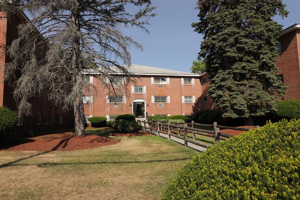 9 Glen Ave, Chelmsford, Massachusetts, 2 Bedrooms Bedrooms, 4 Rooms Rooms,1 BathroomBathrooms,Residential,For Sale,Glen Ave,73545529