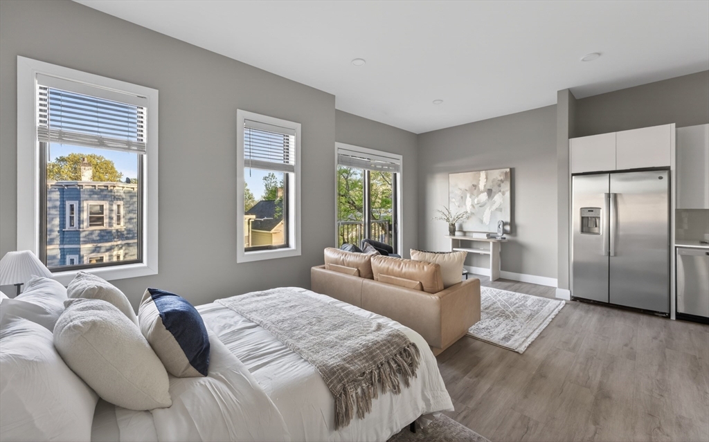 656 Saratoga, Boston, Massachusetts, 1 Bedroom Bedrooms, 3 Rooms Rooms,1 BathroomBathrooms,Residential,For Sale,Saratoga,73545545