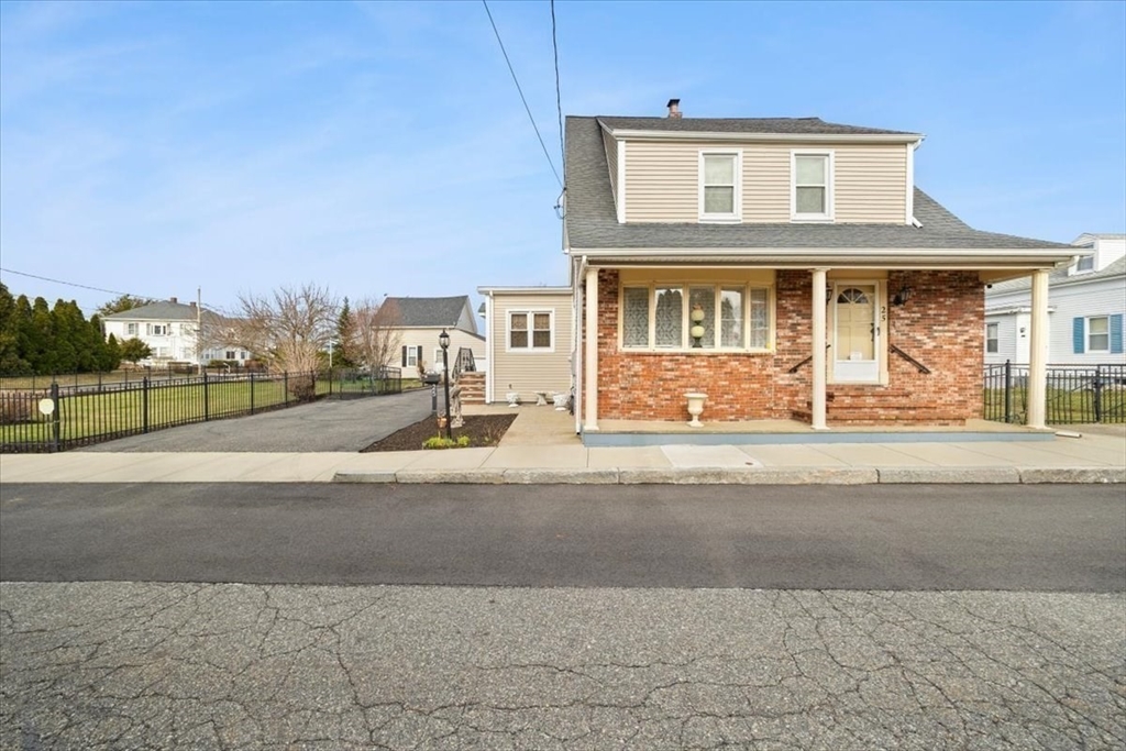 25 Winward St, Fall River, Massachusetts, 4 Bedrooms Bedrooms, 8 Rooms Rooms,2 BathroomsBathrooms,Residential,For Sale,Winward St,73496145