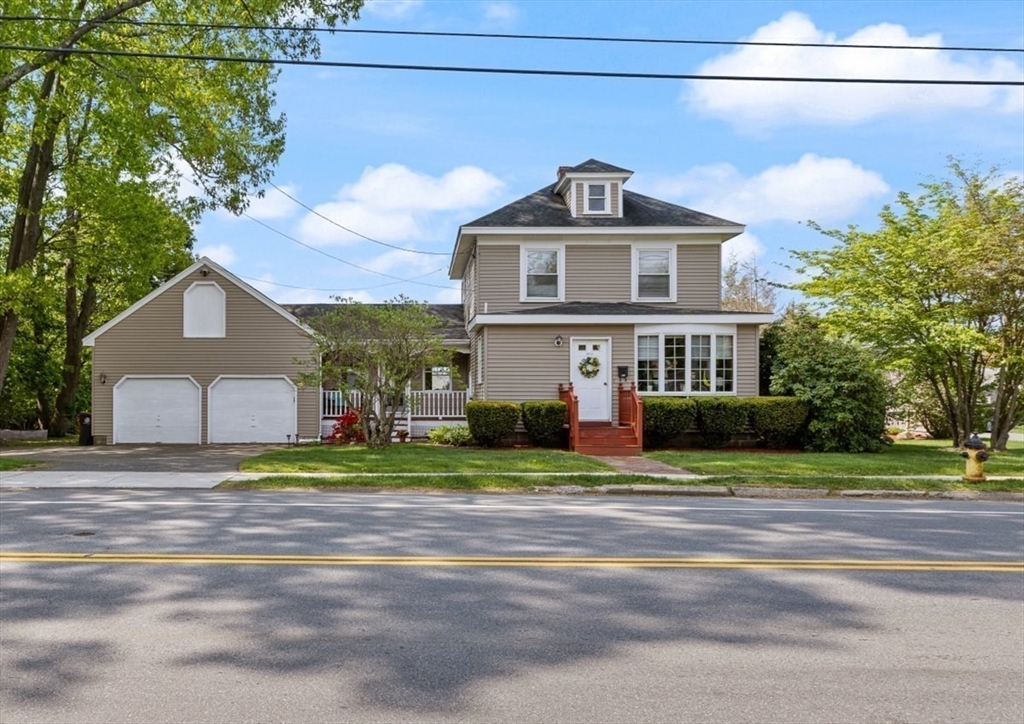 409 Groveland St, Haverhill, Massachusetts, 3 Bedrooms Bedrooms, 8 Rooms Rooms,1.5 BathroomsBathrooms,Residential,For Sale,Groveland St,73521165