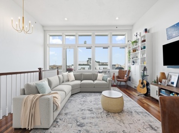 552 Dorchester Ave, Boston, Massachusetts, 2 Bedrooms Bedrooms, 4 Rooms Rooms,2 BathroomsBathrooms,Residential,For Sale,Dorchester Ave,73473611