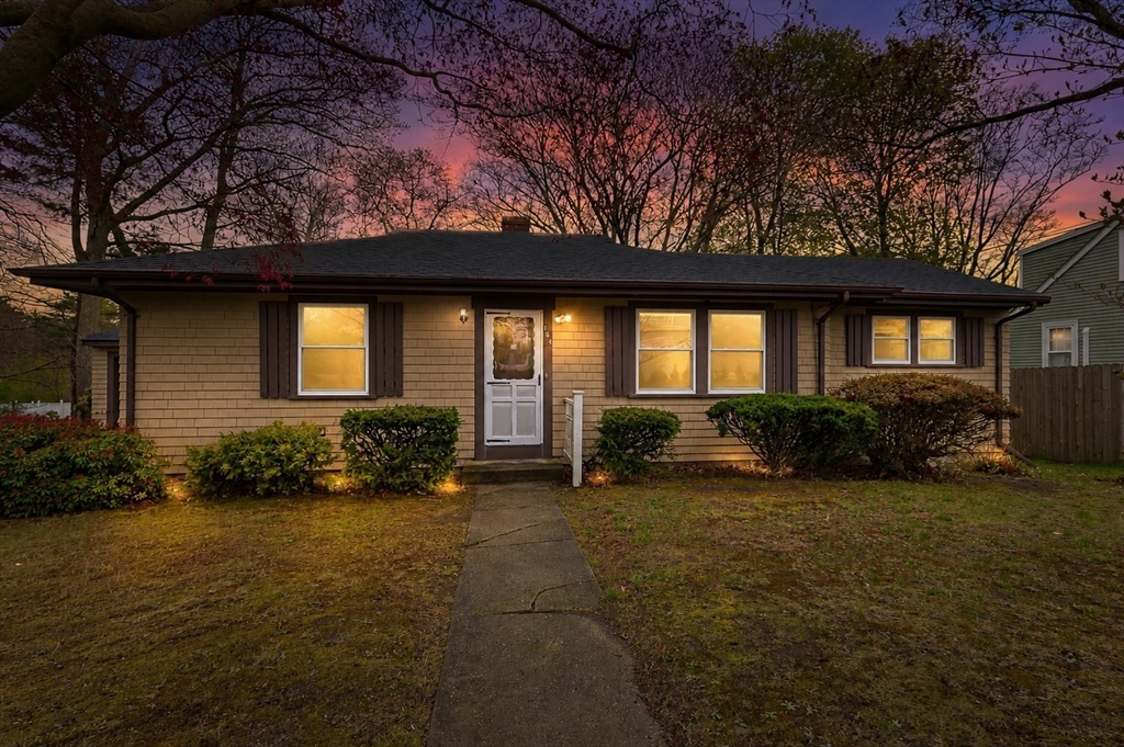 164 Cross Rd, Dartmouth, Massachusetts, 3 Bedrooms Bedrooms, 5 Rooms Rooms,1.5 BathroomsBathrooms,Residential,For Sale,Cross Rd,73519958
