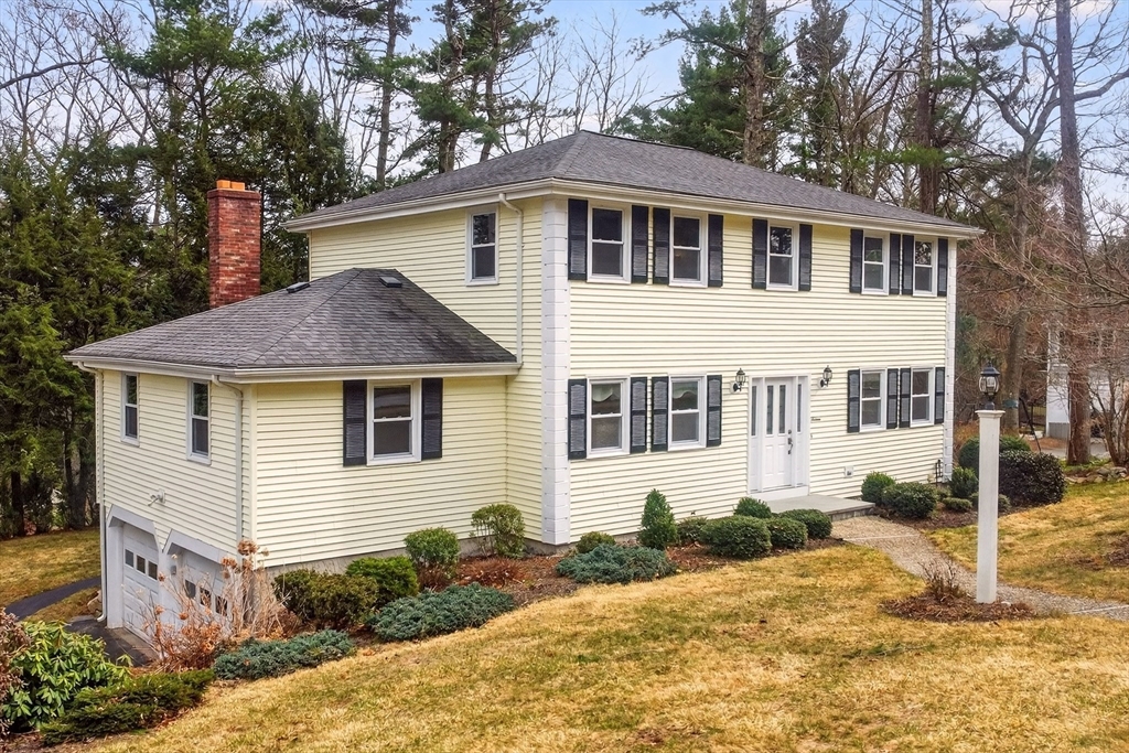 16 Eastmount Road, Medfield, Massachusetts, 4 Bedrooms Bedrooms, 8 Rooms Rooms,2.5 BathroomsBathrooms,Residential,For Sale,Eastmount Road,73497667