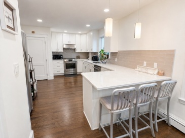 8 Rose St, Somerville, Massachusetts, 2 Bedrooms Bedrooms, 5 Rooms Rooms,2 BathroomsBathrooms,Residential Lease,For Rent,Rose St,73536024