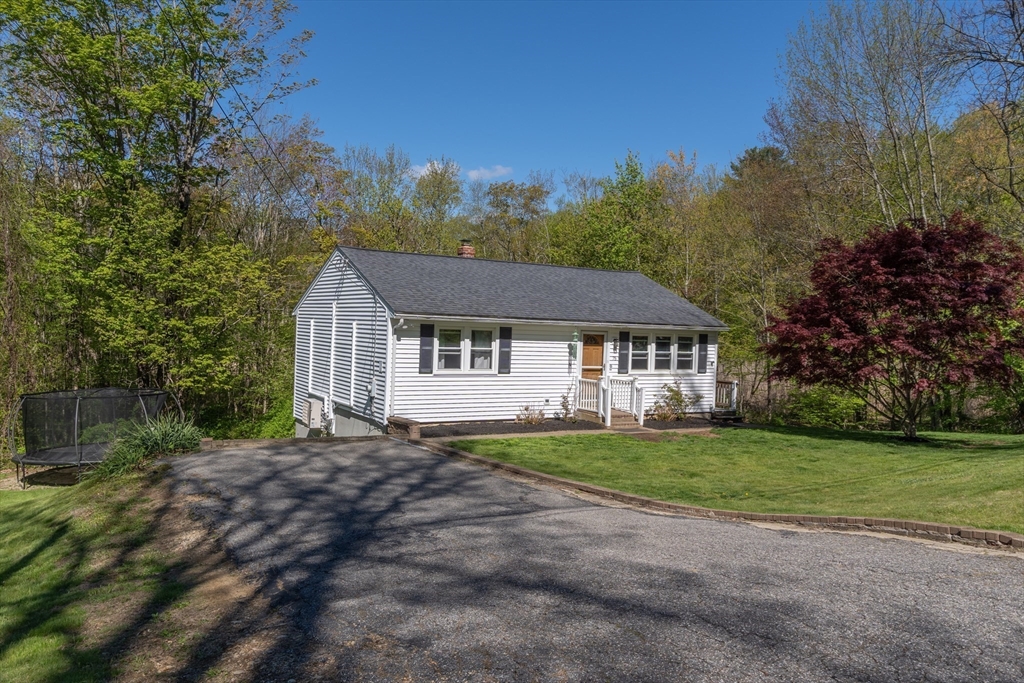 75 Fairview Park Rd, Sturbridge, Massachusetts, 2 Bedrooms Bedrooms, 5 Rooms Rooms,1 BathroomBathrooms,Residential,For Sale,Fairview Park Rd,73518569