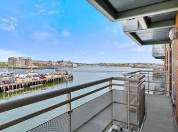 3 Battery Wharf, Boston, Massachusetts, 2 Bedrooms Bedrooms, 4 Rooms Rooms,2.5 BathroomsBathrooms,Residential,For Sale,Battery Wharf,73531742