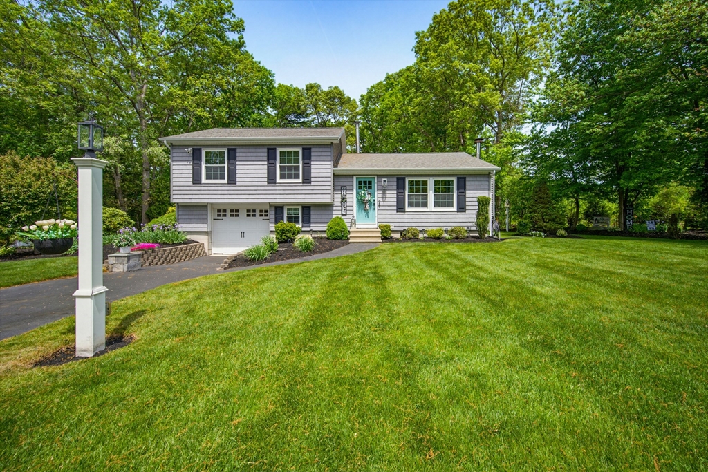 178 Willis Ave, Seekonk, Massachusetts, 3 Bedrooms Bedrooms, 7 Rooms Rooms,2 BathroomsBathrooms,Residential,For Sale,Willis Ave,73523399