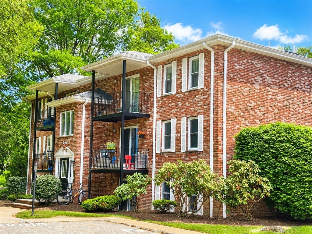 346 Neponset St, Canton, Massachusetts, 2 Bedrooms Bedrooms, 5 Rooms Rooms,2 BathroomsBathrooms,Residential,For Sale,Neponset St,73501923