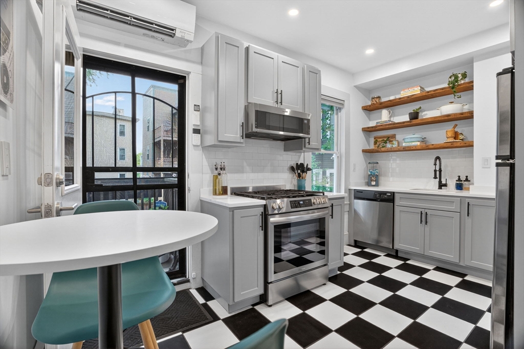 72 Mozart St, Boston, Massachusetts, 2 Bedrooms Bedrooms, 4 Rooms Rooms,1 BathroomBathrooms,Residential,For Sale,Mozart St,73525801