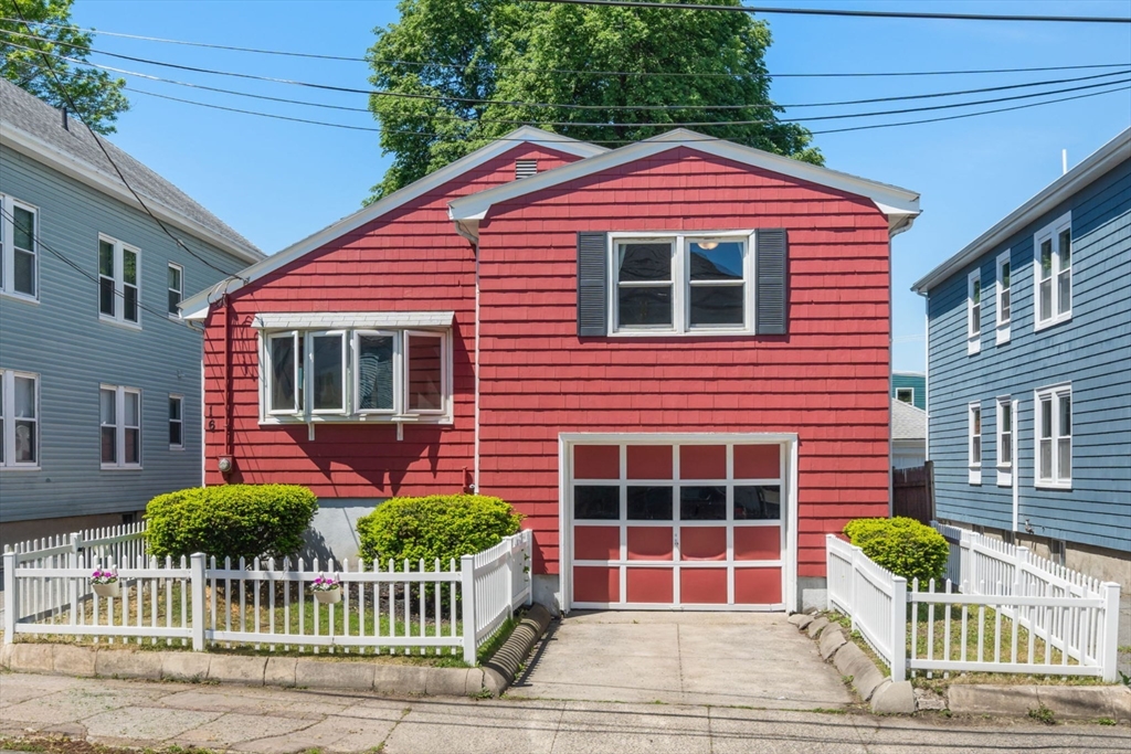 16 Geneva St, Salem, Massachusetts, 3 Bedrooms Bedrooms, 6 Rooms Rooms,1.5 BathroomsBathrooms,Residential,For Sale,Geneva St,73525281