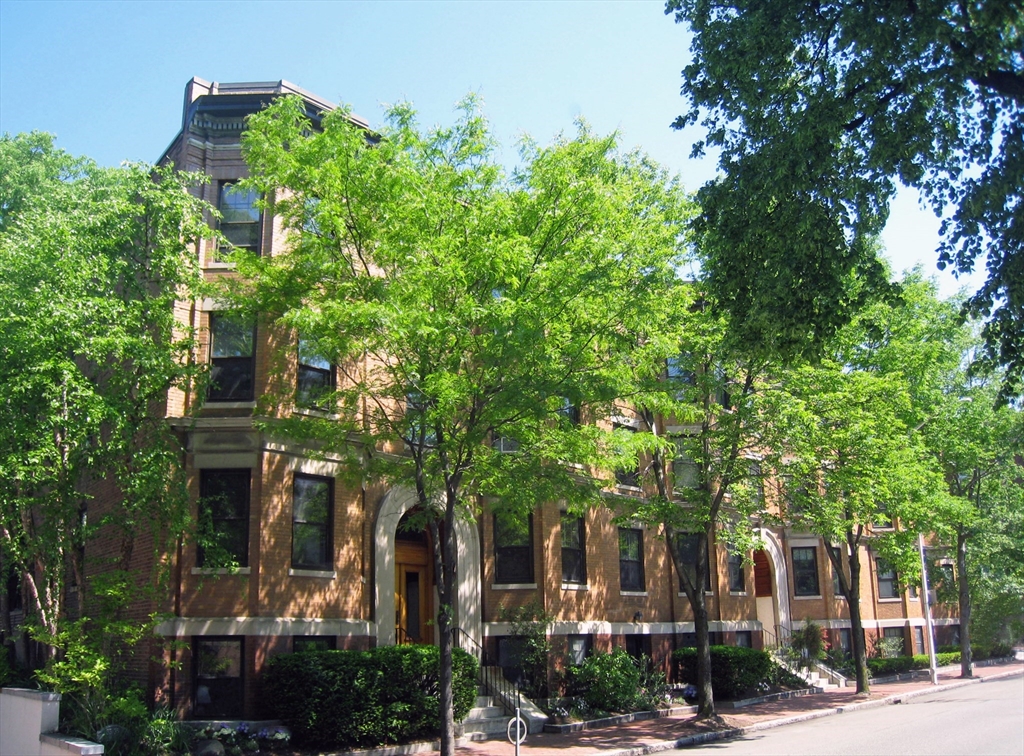 31 Linnaean Street, Cambridge, Massachusetts, 2 Bedrooms Bedrooms, 5 Rooms Rooms,1 BathroomBathrooms,Residential,For Sale,Linnaean Street,73509513