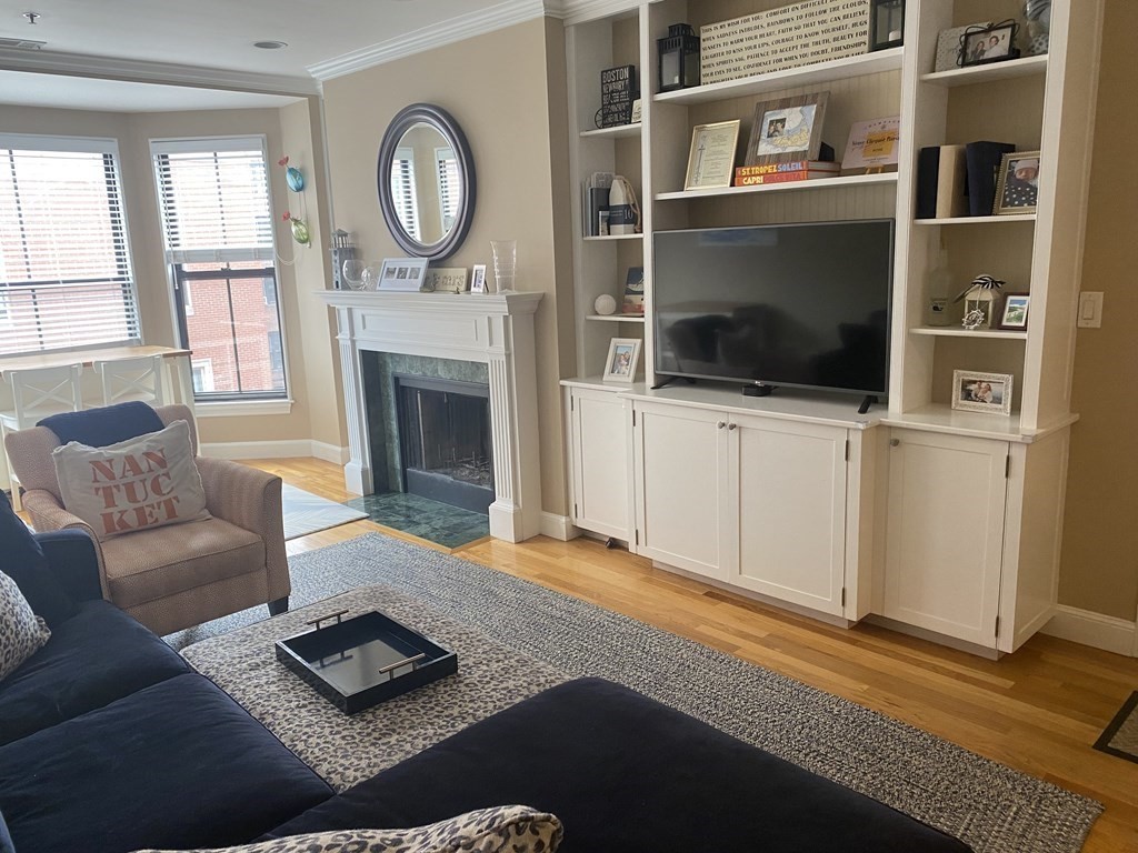 6 Clarendon St, Boston, Massachusetts, 2 Bedrooms Bedrooms, 4 Rooms Rooms,2 BathroomsBathrooms,Residential Lease,For Rent,Clarendon St,73538842