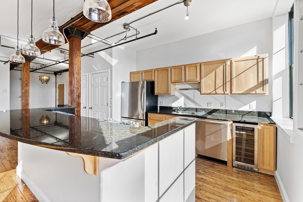 881 East First Street, Boston, Massachusetts, 2 Bedrooms Bedrooms, 2 Rooms Rooms,1 BathroomBathrooms,Residential Lease,For Rent,East First Street,73534762
