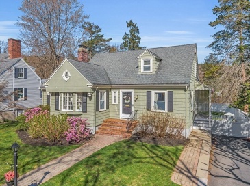 6 Philips Road, Stoneham, Massachusetts, 3 Bedrooms Bedrooms, 9 Rooms Rooms,2 BathroomsBathrooms,Residential Lease,For Rent,Philips Road,73528993