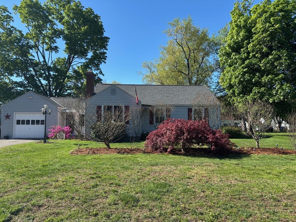 65 Brookside Circle, Springfield, Massachusetts, 3 Bedrooms Bedrooms, 5 Rooms Rooms,1 BathroomBathrooms,Residential,For Sale,Brookside Circle,73518763