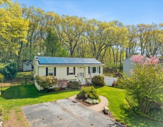 20 Ascension St, Blackstone, Massachusetts, 3 Bedrooms Bedrooms, 5 Rooms Rooms,1.5 BathroomsBathrooms,Residential,For Sale,Ascension St,73517814