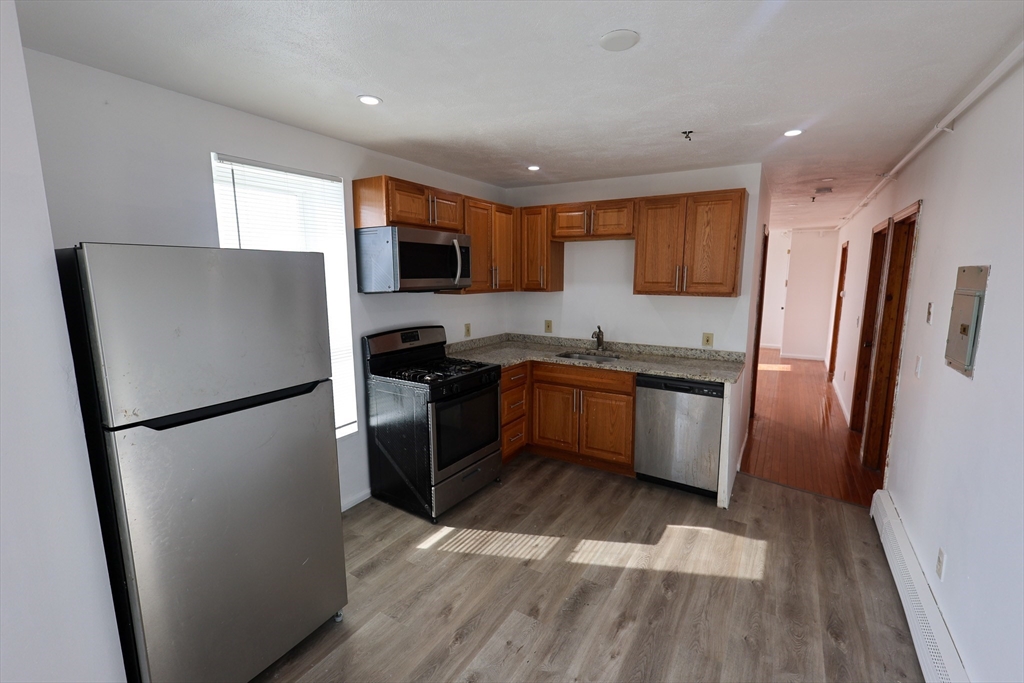 61 Saint James Street, Boston, Massachusetts, 3 Bedrooms Bedrooms, 5 Rooms Rooms,1 BathroomBathrooms,Residential Lease,For Rent,Saint James Street,73545790