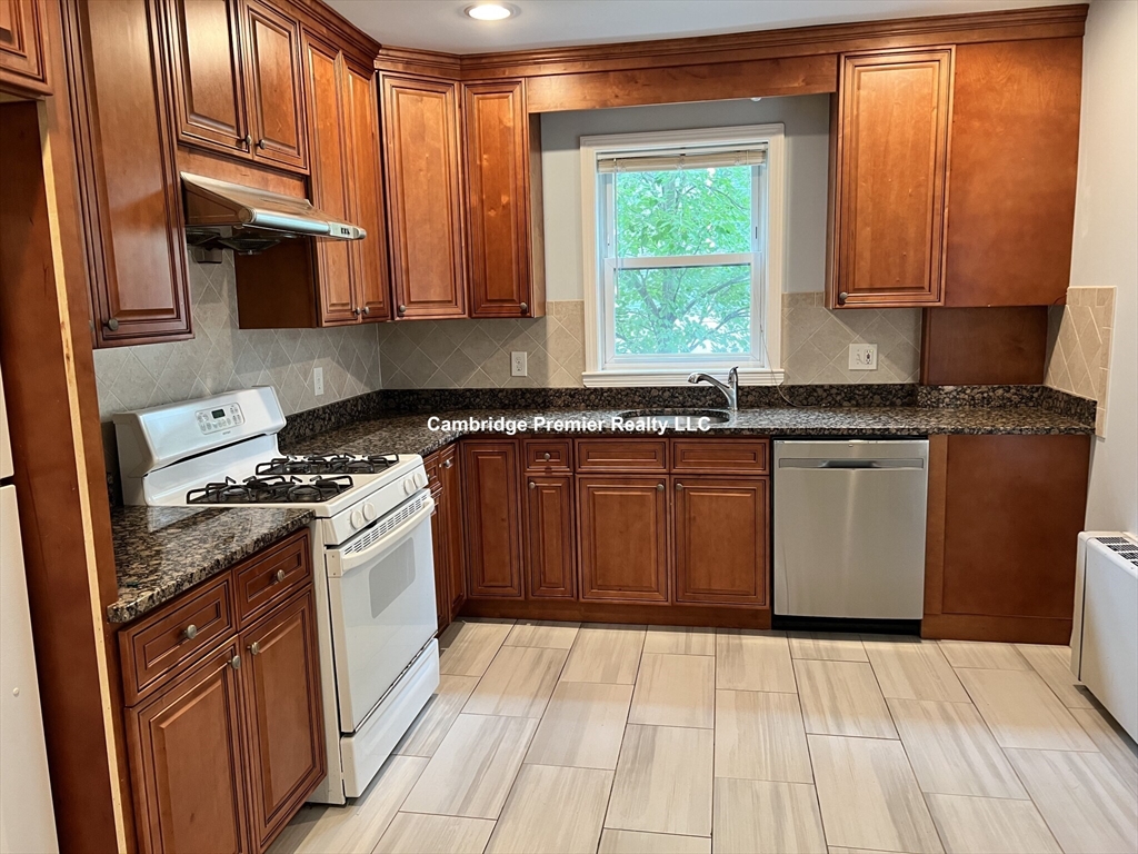 157 Walden St., Cambridge, Massachusetts, 3 Bedrooms Bedrooms, 5 Rooms Rooms,1 BathroomBathrooms,Residential Lease,For Rent,Walden St.,73545791