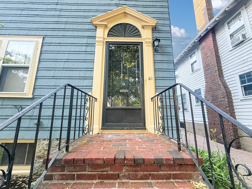 61 Moraine Street, Boston, Massachusetts, 3 Bedrooms Bedrooms, 6 Rooms Rooms,1.5 BathroomsBathrooms,Residential Lease,For Rent,Moraine Street,73545792