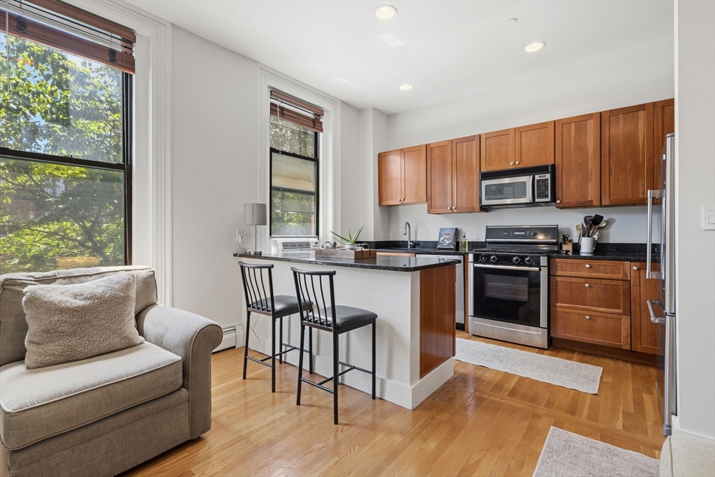 32 Yarmouth St, Boston, Massachusetts, 1 Bedroom Bedrooms, 3 Rooms Rooms,1 BathroomBathrooms,Residential,For Sale,Yarmouth St,73545761