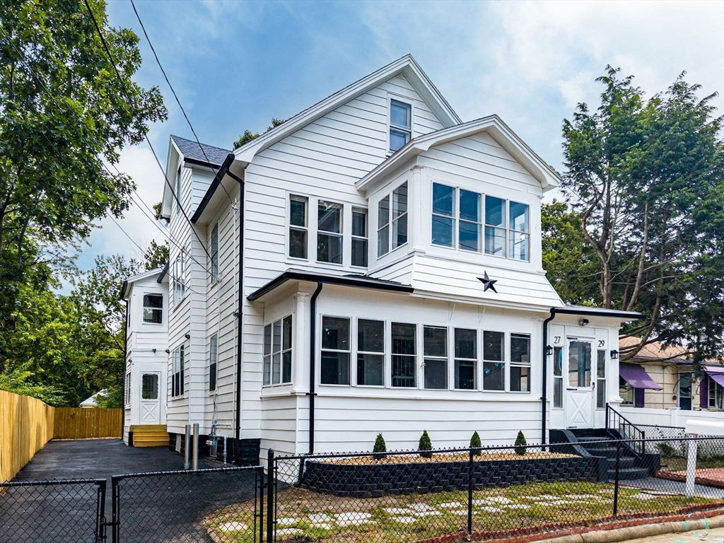29 Appleton St, Springfield, Massachusetts, 5 Bedrooms Bedrooms, 9 Rooms Rooms,1 BathroomBathrooms,Residential Lease,For Rent,Appleton St,73545803