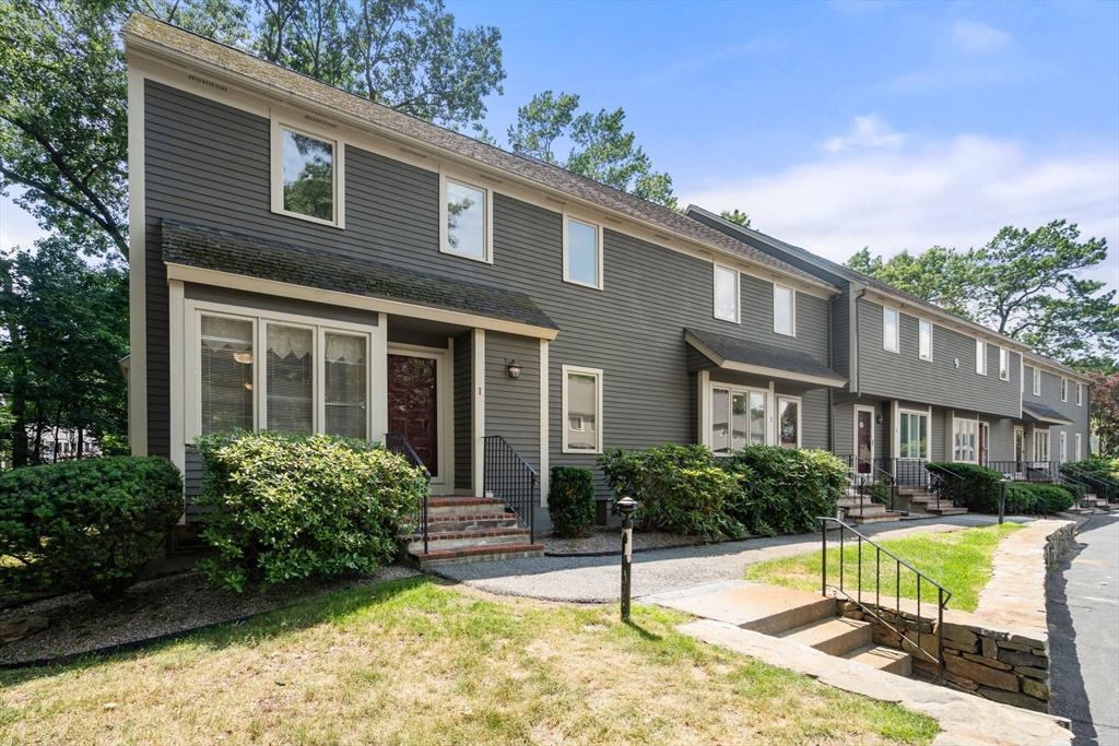 9 Deer Path, Maynard, Massachusetts, 2 Bedrooms Bedrooms, 5 Rooms Rooms,2 BathroomsBathrooms,Residential,For Sale,Deer Path,73545716