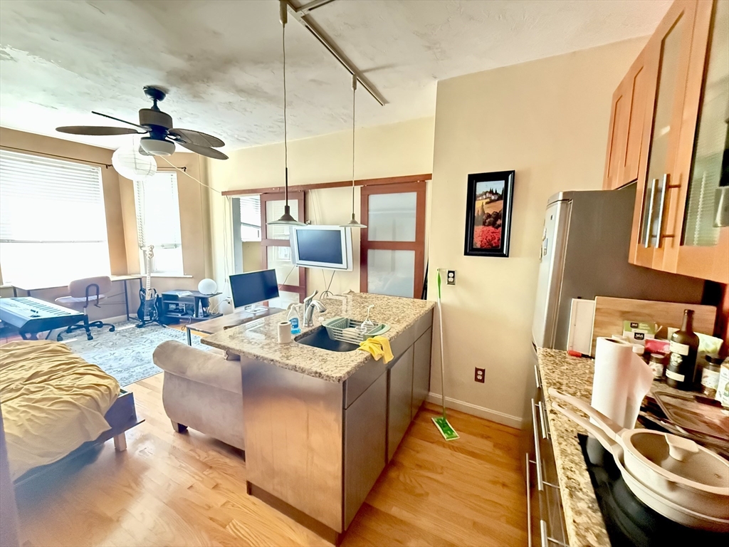 65 Burbank St, Boston, Massachusetts, 1 Room Rooms,1 BathroomBathrooms,Residential Lease,For Rent,Burbank St,73545725