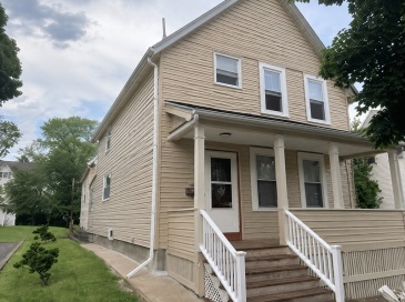 32 Harding Ave, Malden, Massachusetts, 3 Bedrooms Bedrooms, 6 Rooms Rooms,2.5 BathroomsBathrooms,Residential Lease,For Rent,Harding Ave,73545740