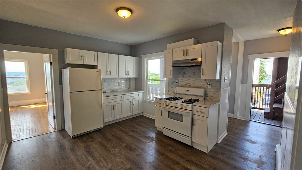 66 Wall St, Worcester, Massachusetts, 9 Bedrooms Bedrooms, 15 Rooms Rooms,3 BathroomsBathrooms,Residential Income,For Sale,Wall St,73545785