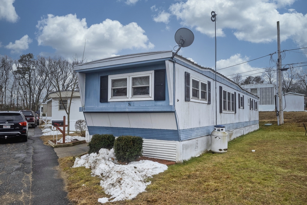 28 Mockingbird Dr, Chicopee, Massachusetts, 2 Bedrooms Bedrooms, 4 Rooms Rooms,1 BathroomBathrooms,Residential,For Sale,Mockingbird Dr,73464275