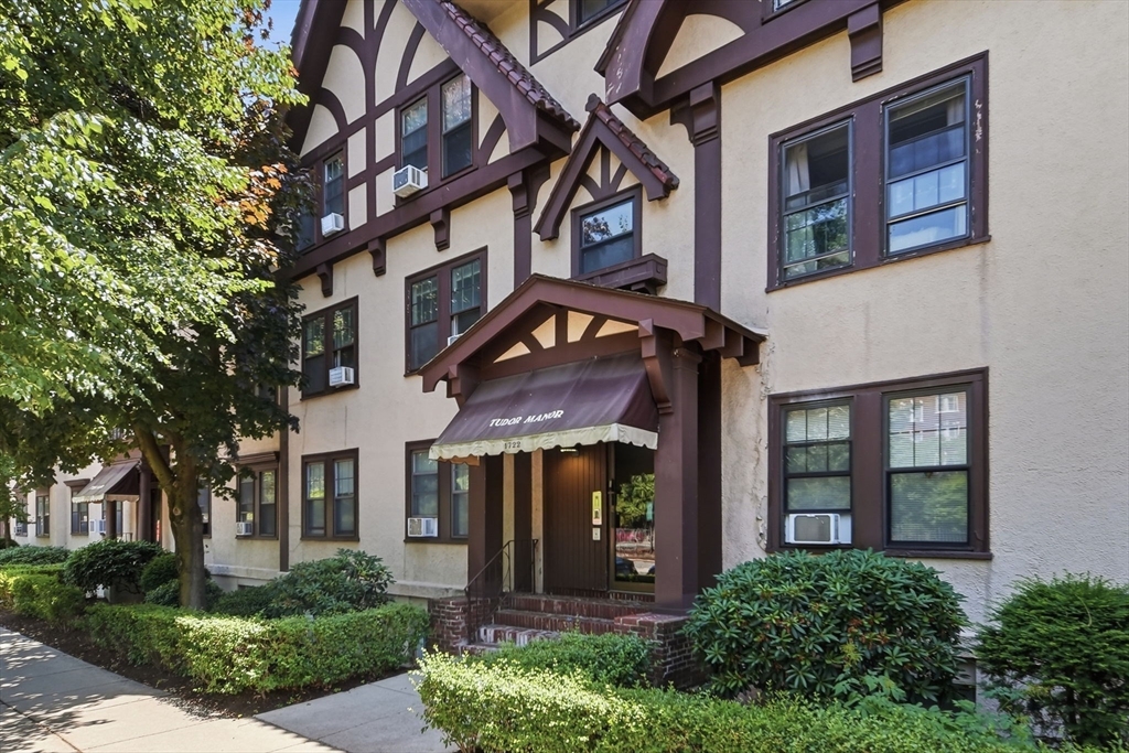 1722 Commonwealth Ave., Boston, Massachusetts, 2 Bedrooms Bedrooms, 4 Rooms Rooms,1 BathroomBathrooms,Residential,For Sale,Commonwealth Ave.,73545847