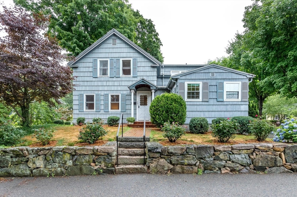 32 Centre Street, Canton, Massachusetts, 3 Bedrooms Bedrooms, 6 Rooms Rooms,2 BathroomsBathrooms,Residential,For Sale,Centre Street,73545864