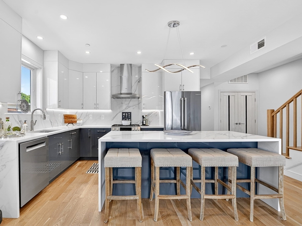 21-C Kent Court, Somerville, Massachusetts, 2 Bedrooms Bedrooms, 5 Rooms Rooms,2 BathroomsBathrooms,Residential,For Sale,Kent Court,73545871