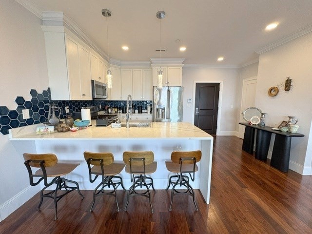 519 Broadway, Somerville, Massachusetts, 2 Bedrooms Bedrooms, 4 Rooms Rooms,2 BathroomsBathrooms,Residential Lease,For Rent,Broadway,73545883