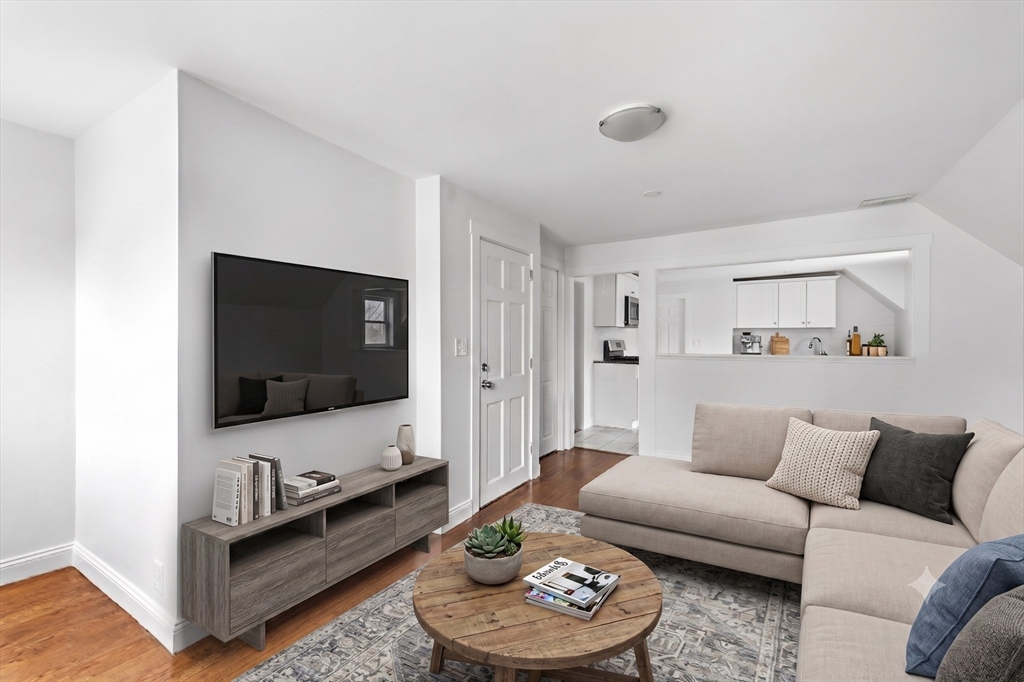 17 Forest Ave, Salem, Massachusetts, 2 Bedrooms Bedrooms, 4 Rooms Rooms,1 BathroomBathrooms,Residential,For Sale,Forest Ave,73545884