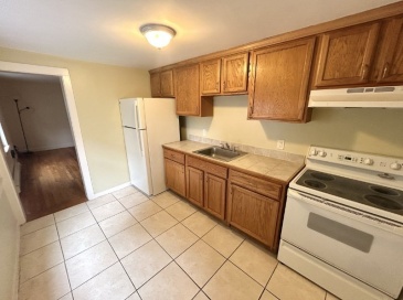 632 Main Street, Malden, Massachusetts, 1 Bedroom Bedrooms, 3 Rooms Rooms,1 BathroomBathrooms,Residential Lease,For Rent,Main Street,73545893