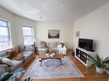 143 Hillside St, Boston, Massachusetts, 4 Bedrooms Bedrooms, 7 Rooms Rooms,1 BathroomBathrooms,Residential Lease,For Rent,Hillside St,73545917