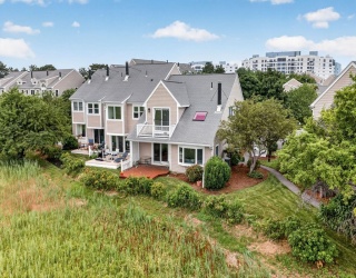 19 Schooner Ln, Quincy, Massachusetts, 3 Bedrooms Bedrooms, 7 Rooms Rooms,2.5 BathroomsBathrooms,Residential,For Sale,Schooner Ln,73545885