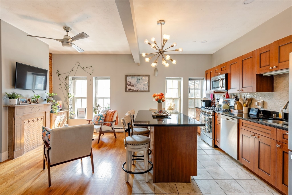 60 Beacon St, Chelsea, Massachusetts, 3 Bedrooms Bedrooms, 5 Rooms Rooms,1 BathroomBathrooms,Residential,For Sale,Beacon St,73545924