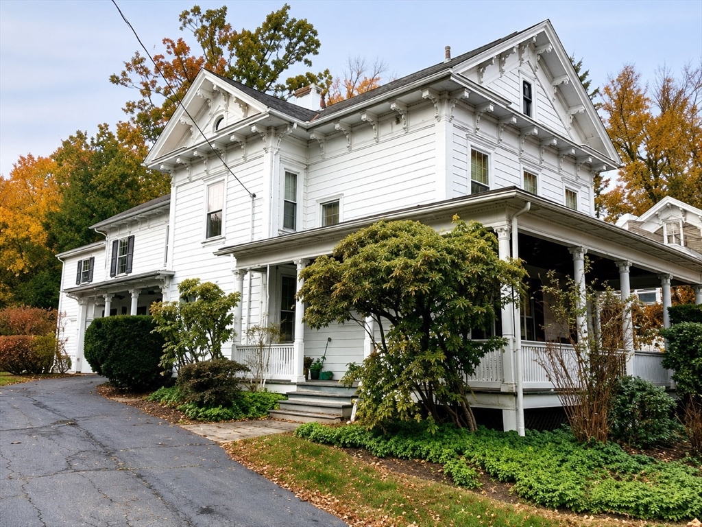 90 North Prospect Street, Amherst, Massachusetts, 2 Bedrooms Bedrooms, 4 Rooms Rooms,1 BathroomBathrooms,Residential Lease,For Rent,North Prospect Street,73545932