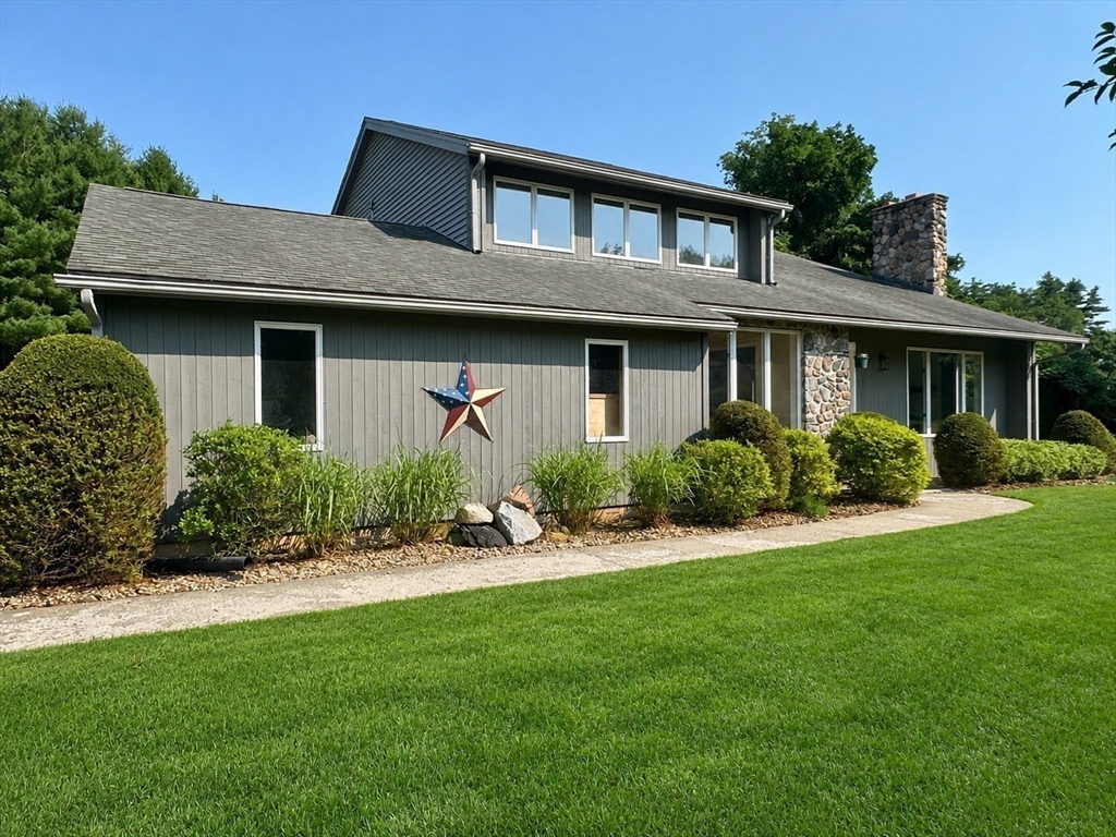 36 Fraser Dr, East Longmeadow, Massachusetts, 3 Bedrooms Bedrooms, 7 Rooms Rooms,2.5 BathroomsBathrooms,Residential,For Sale,Fraser Dr,73545956