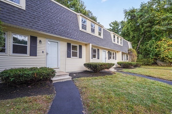 9 Debra Ln, Bellingham, Massachusetts, 2 Bedrooms Bedrooms, 8 Rooms Rooms,2 BathroomsBathrooms,Residential,For Sale,Debra Ln,73545949
