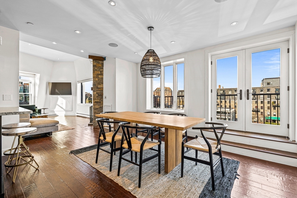 33 Commercial Wharf, Boston, Massachusetts, 2 Bedrooms Bedrooms, 4 Rooms Rooms,2 BathroomsBathrooms,Residential,For Sale,Commercial Wharf,73545959