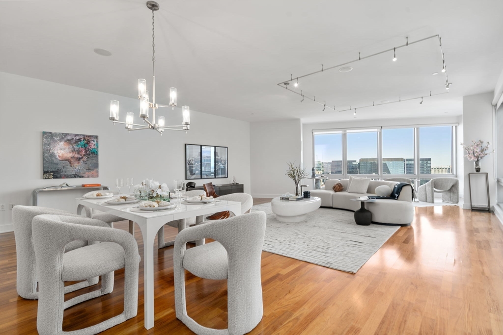 500 Atlantic Ave, Boston, Massachusetts, 3 Bedrooms Bedrooms, 7 Rooms Rooms,3.5 BathroomsBathrooms,Residential,For Sale,Atlantic Ave,73545960