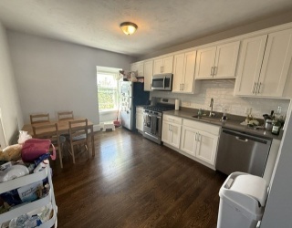 10 Cross St East, Somerville, Massachusetts, 2 Bedrooms Bedrooms, 3 Rooms Rooms,1 BathroomBathrooms,Residential Lease,For Rent,Cross St East,73546015