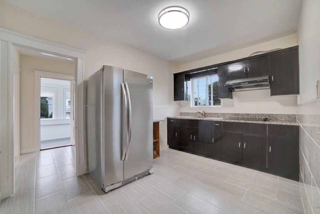 10-12 Bedford Street, Quincy, Massachusetts, 3 Bedrooms Bedrooms, 5 Rooms Rooms,1 BathroomBathrooms,Residential Lease,For Rent,Bedford Street,73546023