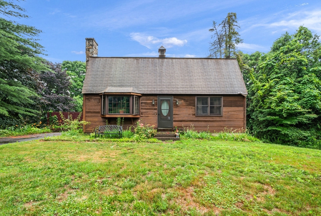 17 George Loomis Rd, Southwick, Massachusetts, 3 Bedrooms Bedrooms, 6 Rooms Rooms,1.5 BathroomsBathrooms,Residential,For Sale,George Loomis Rd,73546052