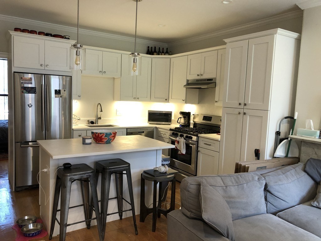 304 Shawmut Ave, Boston, Massachusetts, 4 Bedrooms Bedrooms, 8 Rooms Rooms,3 BathroomsBathrooms,Residential Lease,For Rent,Shawmut Ave,73546053