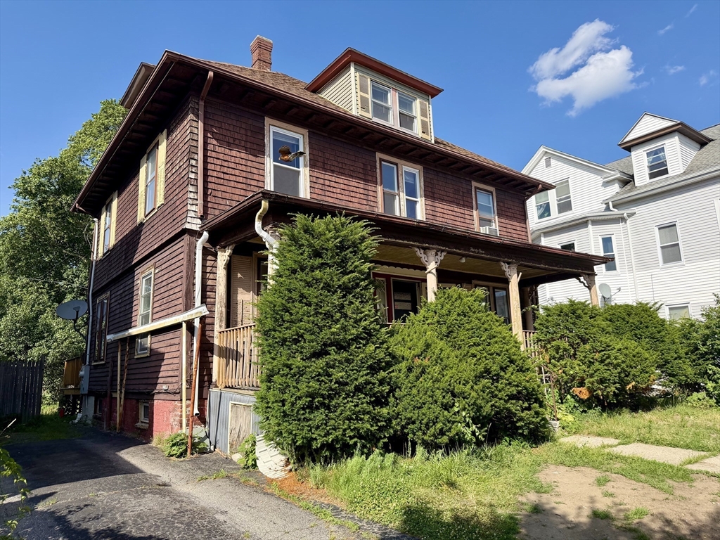 31 Stoneland Rd, Worcester, Massachusetts, 5 Bedrooms Bedrooms, 8 Rooms Rooms,2 BathroomsBathrooms,Residential,For Sale,Stoneland Rd,73546003