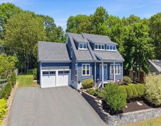 15 George Street, Reading, Massachusetts, 5 Bedrooms Bedrooms, 9 Rooms Rooms,3 BathroomsBathrooms,Residential,For Sale,George Street,73546058